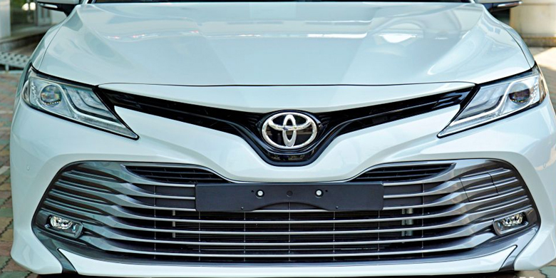 Toyota Camry 2020 đầu xe