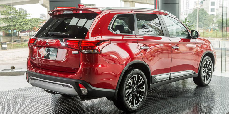 Đuôi xe Mitsubishi Outlander 2020