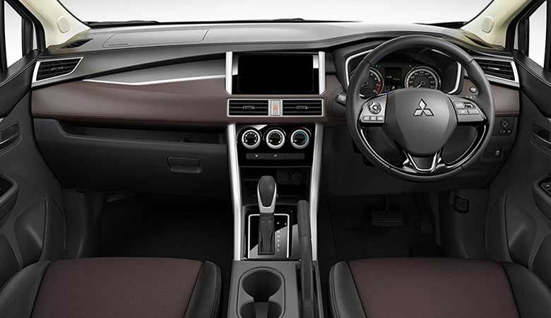 Khoang lái xe Mitsubishi Xpander Cross 2020