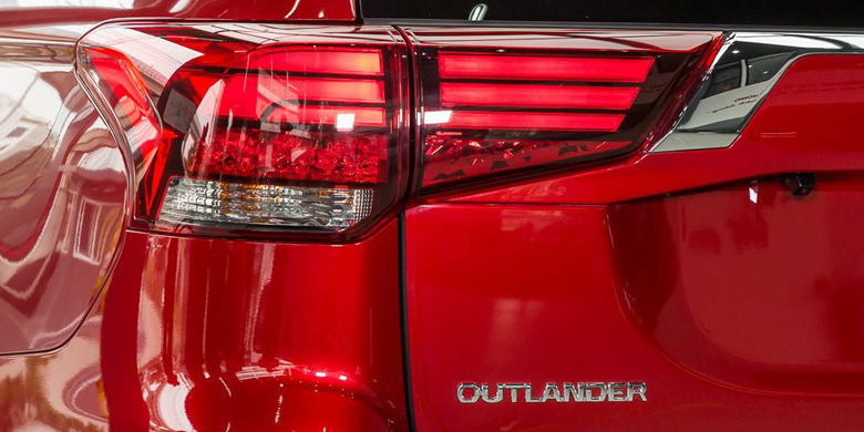 Đuôi xe Mitsubishi Outlander 2020 2