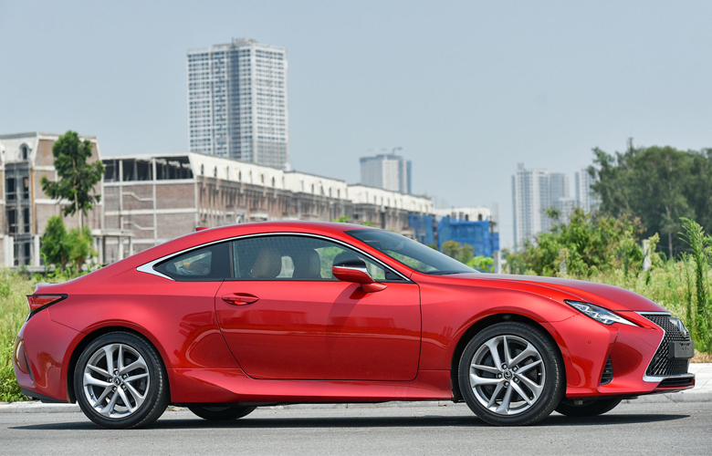 So sánh xe Lexus RC 300 2020 và Chevrolet Camaro 2020: Chọn xe Nhật hay xe Mỹ? - 4