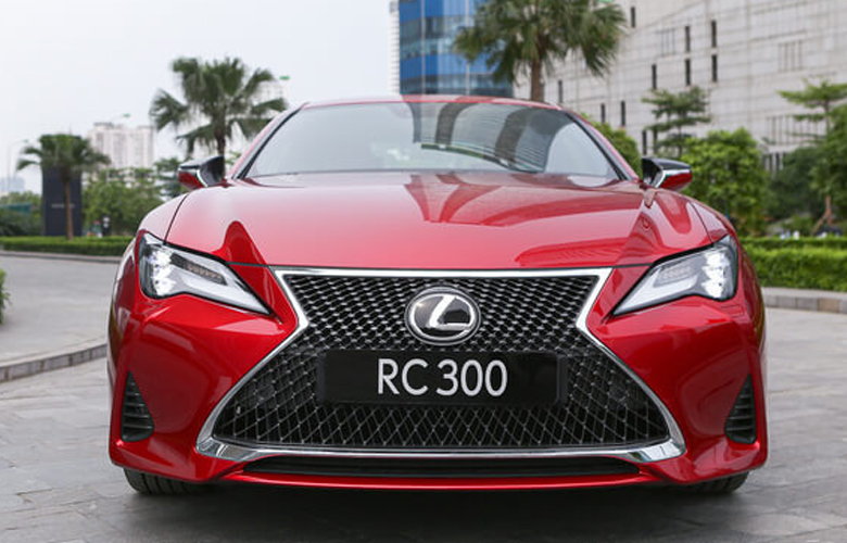 So sánh xe Lexus RC 300 2020 và Chevrolet Camaro 2020: Chọn xe Nhật hay xe Mỹ? - 2