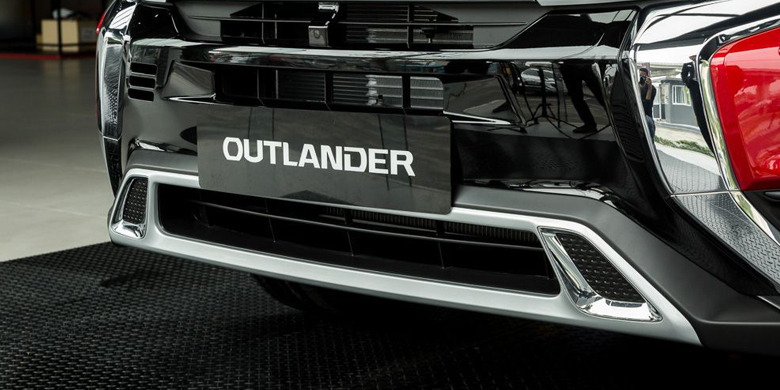Phần đầu xe Mitsubishi outlander 2020