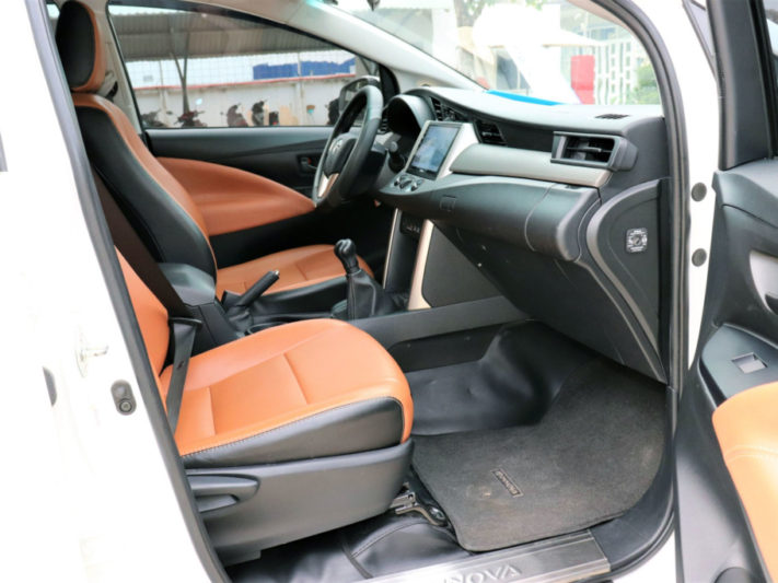 Toyota Innova E 2.0MT 2019 - 10