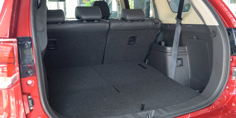 Mitsubishi Outlander 2020 khoang hành lý