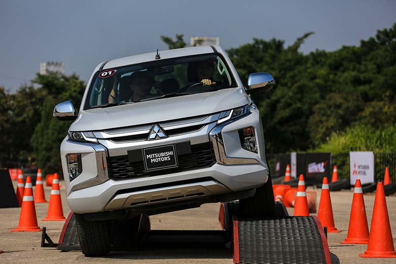 Đánh giá Mitsubishi Triton 2020 và giá bán tháng 7/2020 - 2