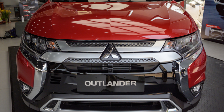 Mitsubishi Outlander 2020 đầu xe