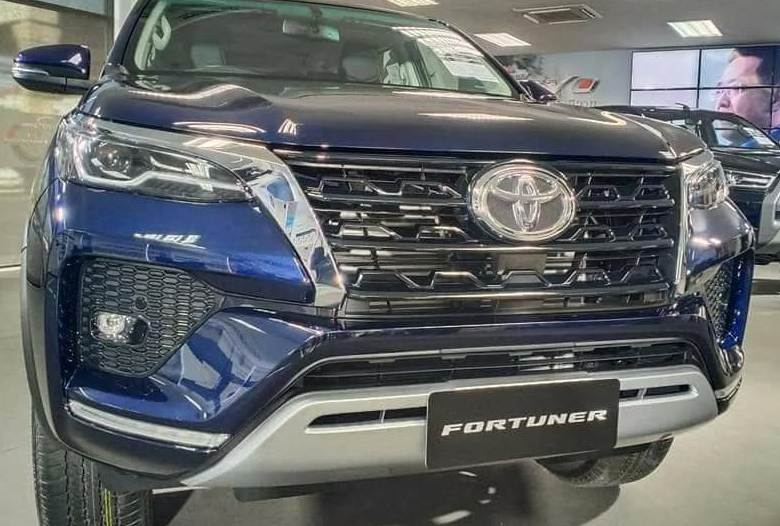 Đánh giá xe Toyota Fortuner 2021 : giá lăn bánh & khuyến mãi (09/2020) - 3