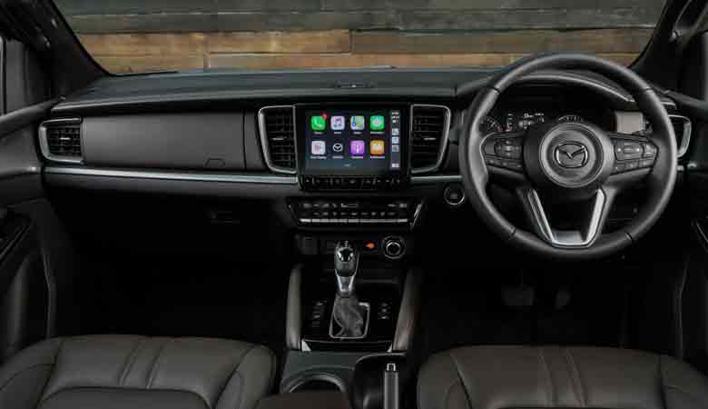 Đánh giá khoang lái, táp lô xe Mazda BT-50 2021