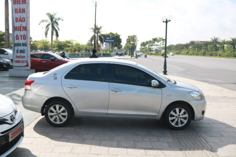 Toyota Yaris 1.3AT 2010 - 4