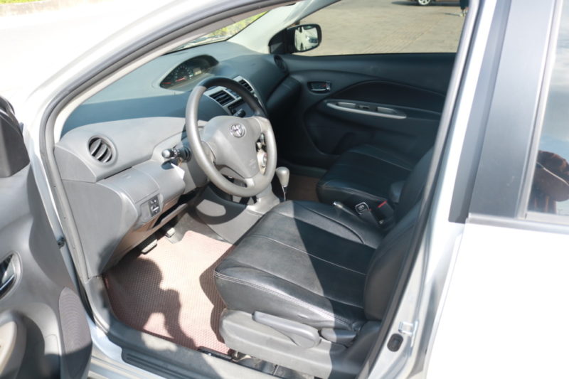 Toyota Yaris 1.3AT 2010 - 14