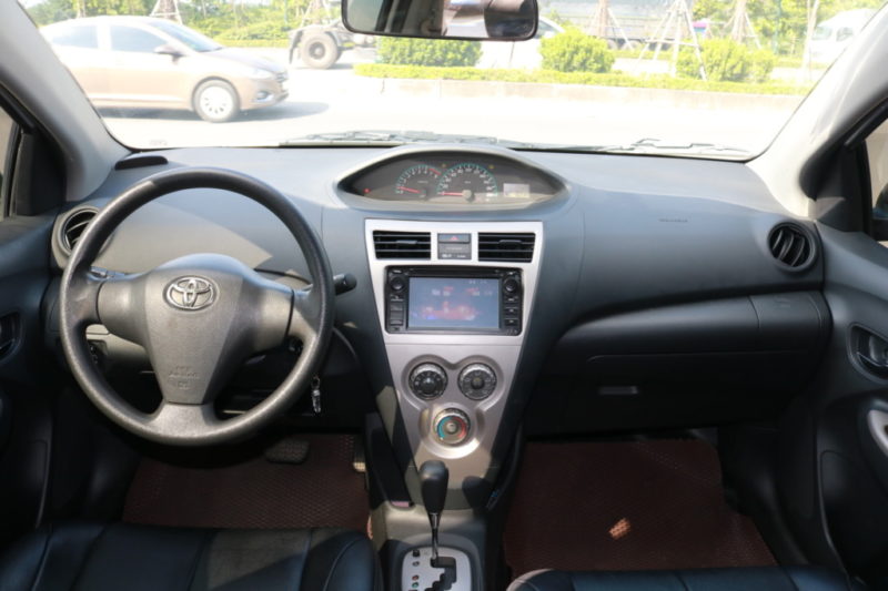 Toyota Yaris 1.3AT 2010 - 10