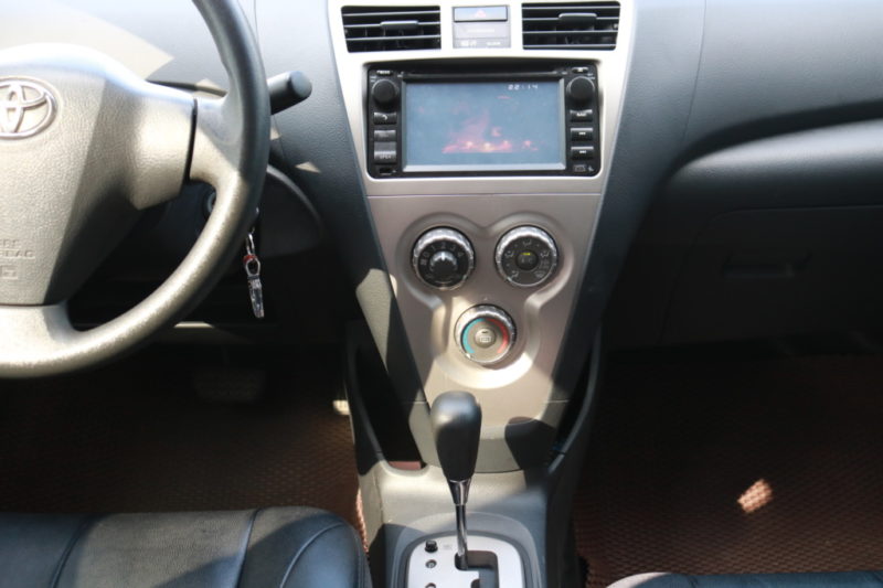 Toyota Yaris 1.3AT 2010 - 13