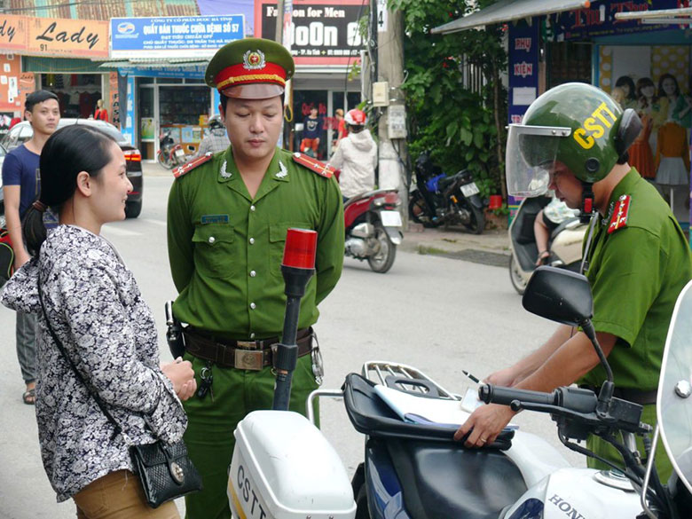 Theo Nghị định 100: Cảnh sát trật tự được xử phạt những lỗi nào? Có được lập chốt không? - 4