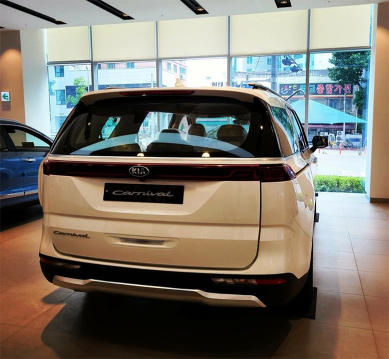 Đánh giá phần đuôi xe Kia Sedona 2021