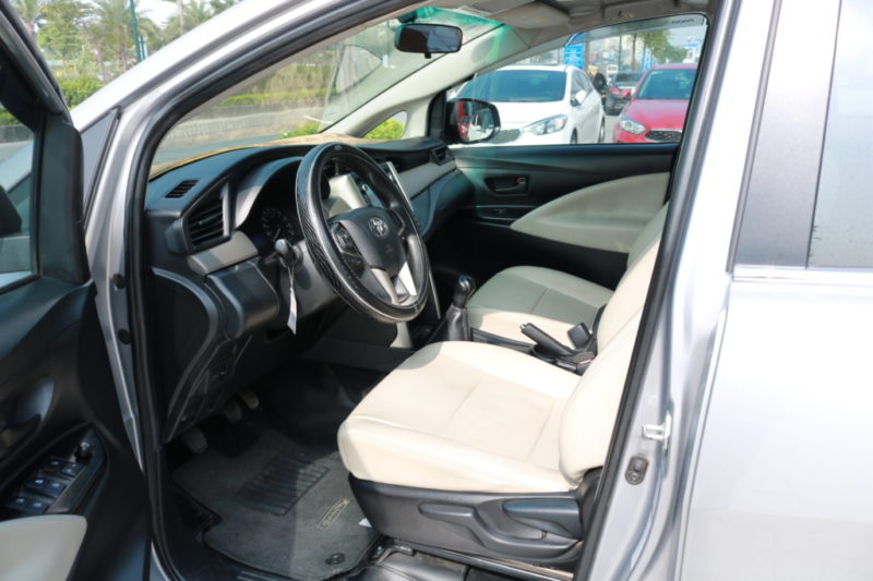 Toyota Innova E 2.0MT 2017 - 12