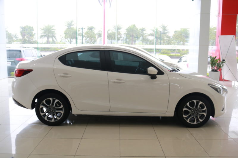 Mazda 2 Sedan Premium 1.5AT 2019 - 2