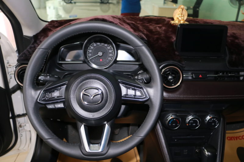 Mazda 2 Sedan Premium 1.5AT 2019 - 8