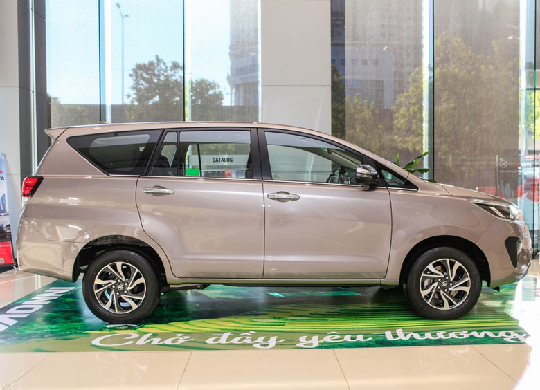 Toyota Innova 20E hỗ trợ mua xe trả góp  khuyến mại lớn