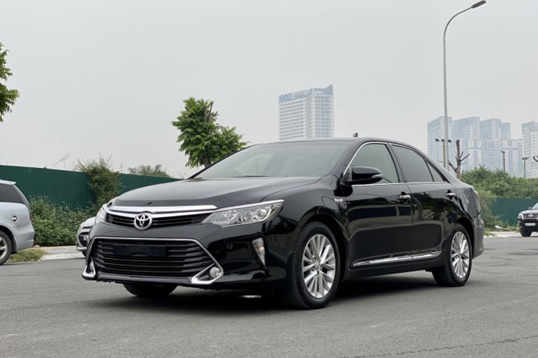 2018 Toyota Camry Values  Cars for Sale  Kelley Blue Book