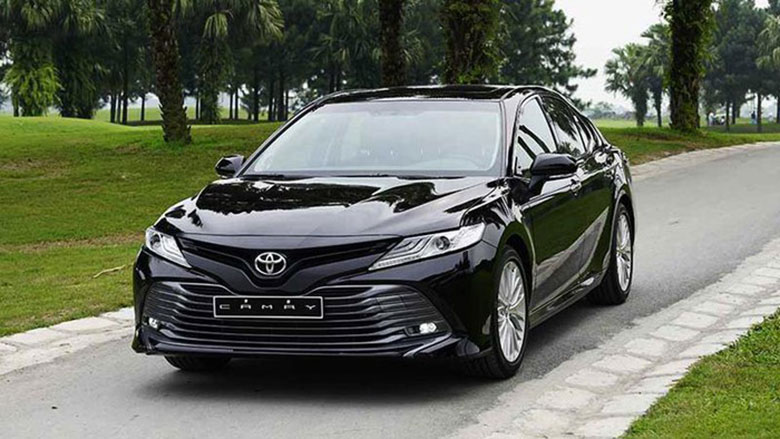 Toyota Camry 2018 vừa về Việt Nam được bán giá cao hơn MercedesBenz E200