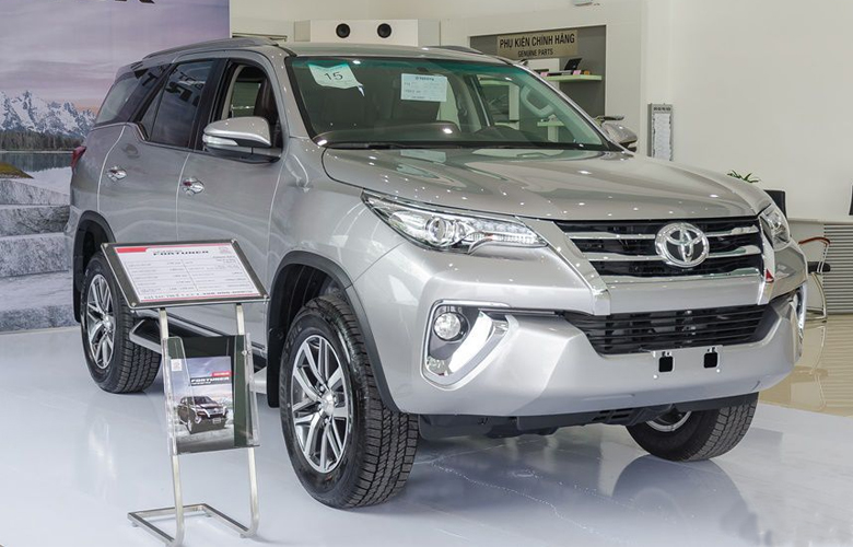 Giá xe Toyota Fortuner 2019 nhập khẩu lắp ráp với khuyến mãi cực tốt