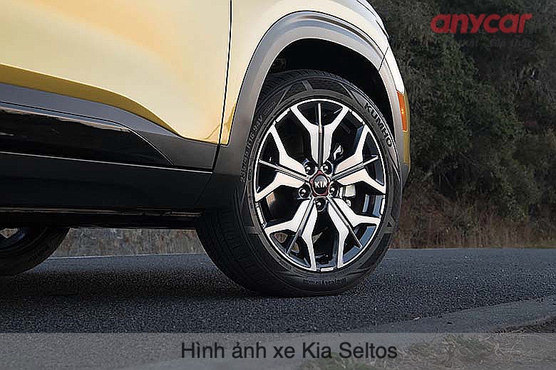 Kia Seltos sở hữu bộ lazang 5 chấu kép bắt mắt, thể thao