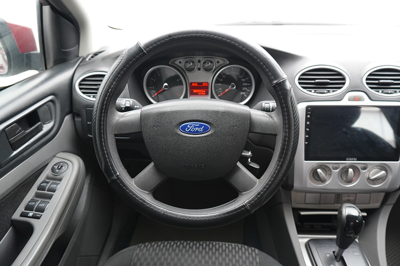 Ford Focus 1.8AT 2011 - 12