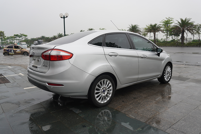 Ford Fiesta Titanium 1.5AT 2015 - 6