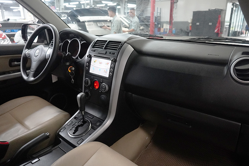 Suzuki Grand Vitara 4*4 2.0AT 2015 - 10