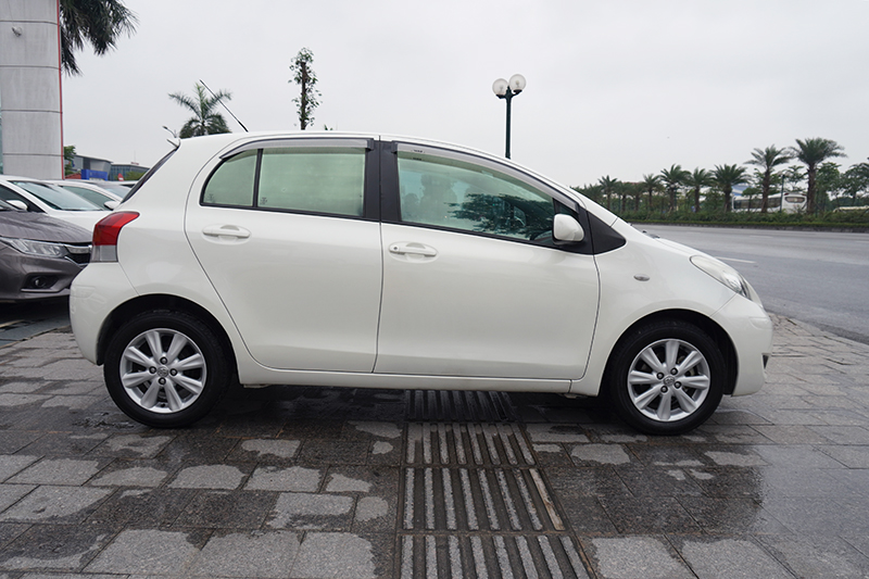 Toyota Yaris 1.3AT 2010 - 4