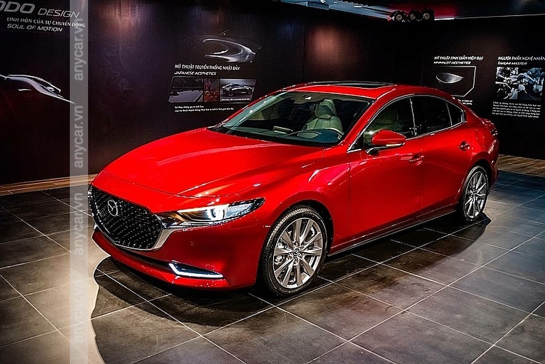 Thân xe Mazda 3 bản Sedan dài hơn, các chi tiết được mạ Chrome sang trọng