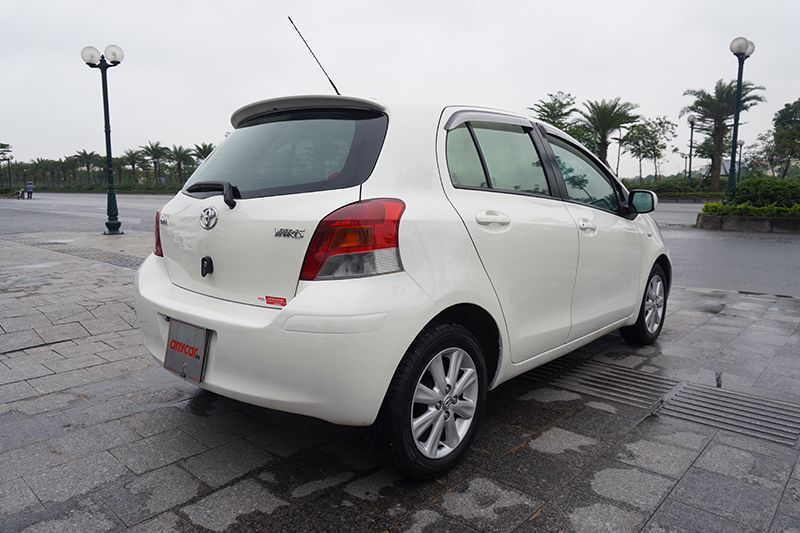 Toyota Yaris 1.3AT 2010 - 6