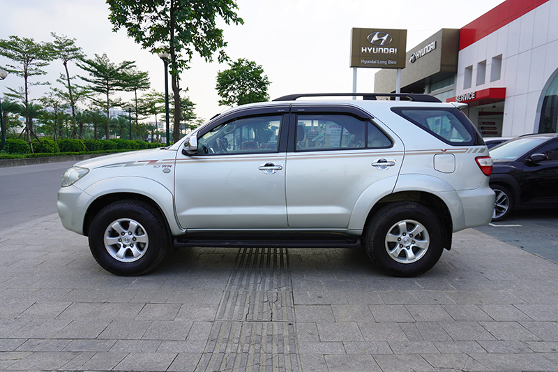 Toyota Fortuner SR 5 4*4 2.7AT 2010 - 5