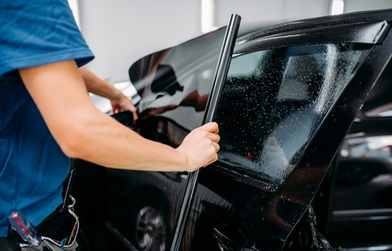 Dán phim cách nhiệt ở kính sườn cho không gian riêng tư hơn và tránh nắng