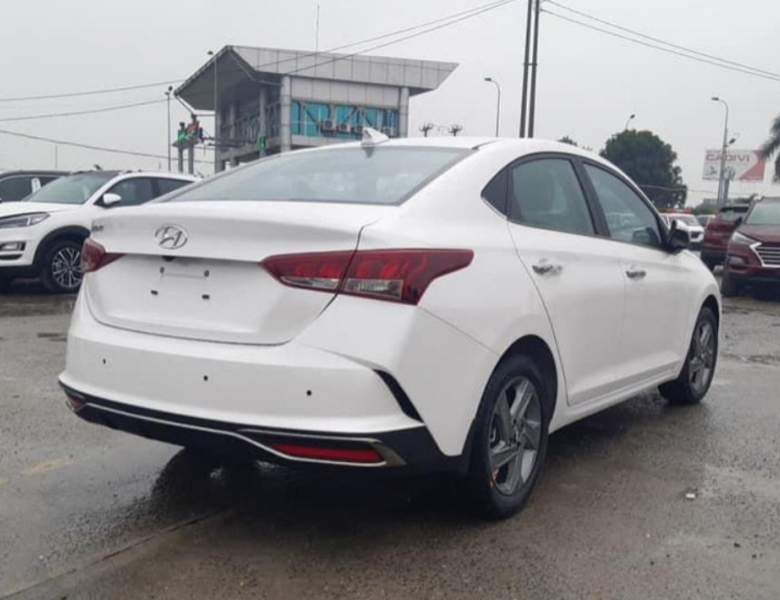 Đuôi xe Hyundai Accent  thể thao