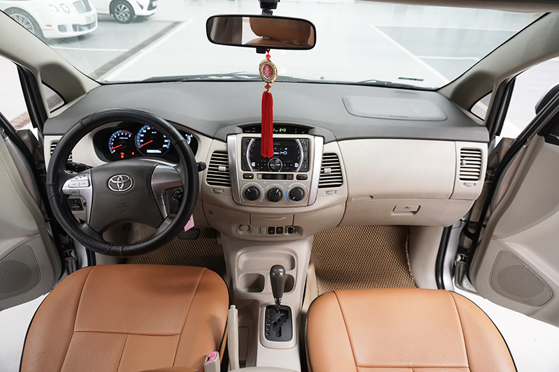 Toyota Innova G 2.0AT 2014 - 11