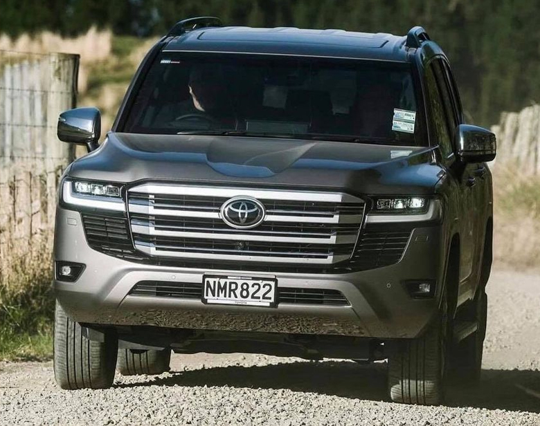 Trải nghiệm thực tế Toyota Land Cruiser 2022 bản VX 40 hàng độc tại Việt  Nam