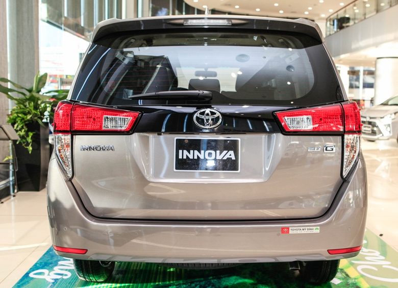 Đuôi xe Toyota Innova G