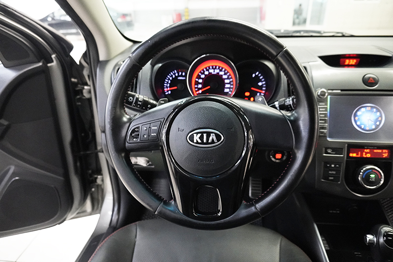 Kia Forte 1.6AT 2013 - 12