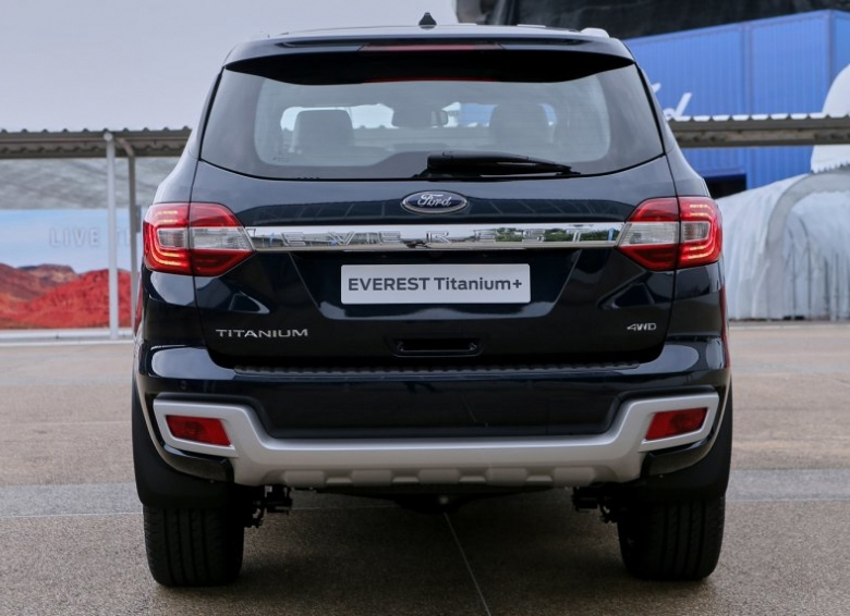 Đuôi xe Ford Everest Titanium