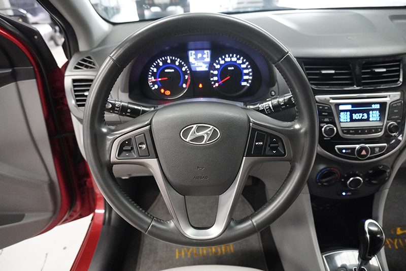 Hyundai Accent Blue Hatchback 1.4AT 2015 - 13