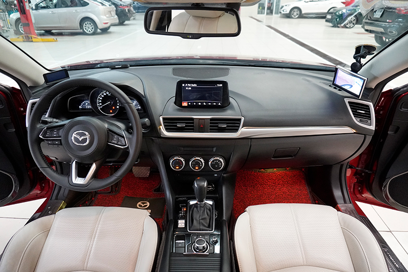 Mazda 3 Luxury Limited 1.5AT 2019 - 11