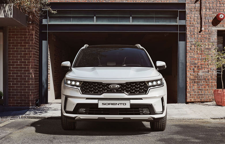 Các chi tiết ở đầu xe Kia Sorento được thiết kế thanh lịch, hiện đại