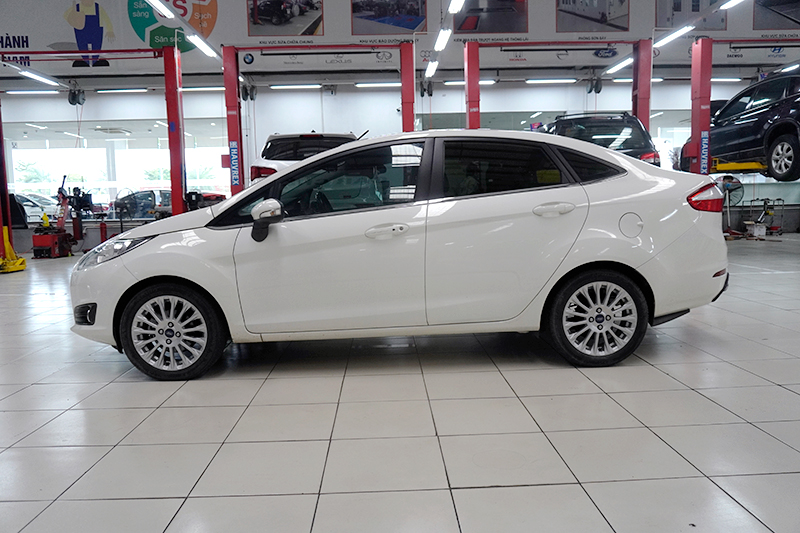 Ford Fiesta 1.5AT 2016 - 5