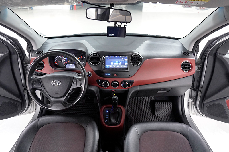 Hyundai i10 Hatchback 1.2AT 2018 - 12