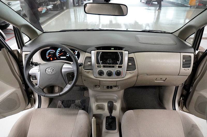 Toyota Innova 2.0AT 2016 - 12