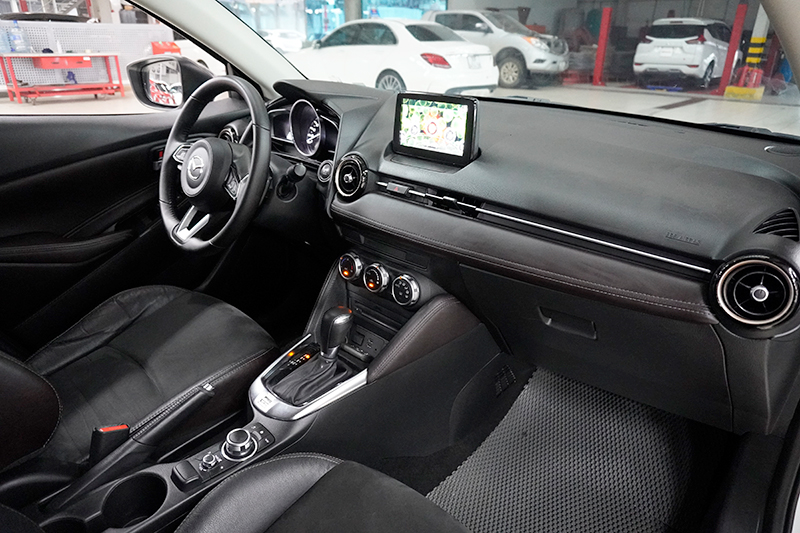 Mazda 2 Luxury 1.5AT 2018 - 12