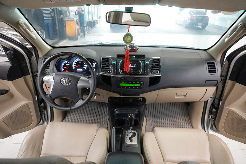 Toyota Fortuner V 4x2 2.7AT 2015 - 12