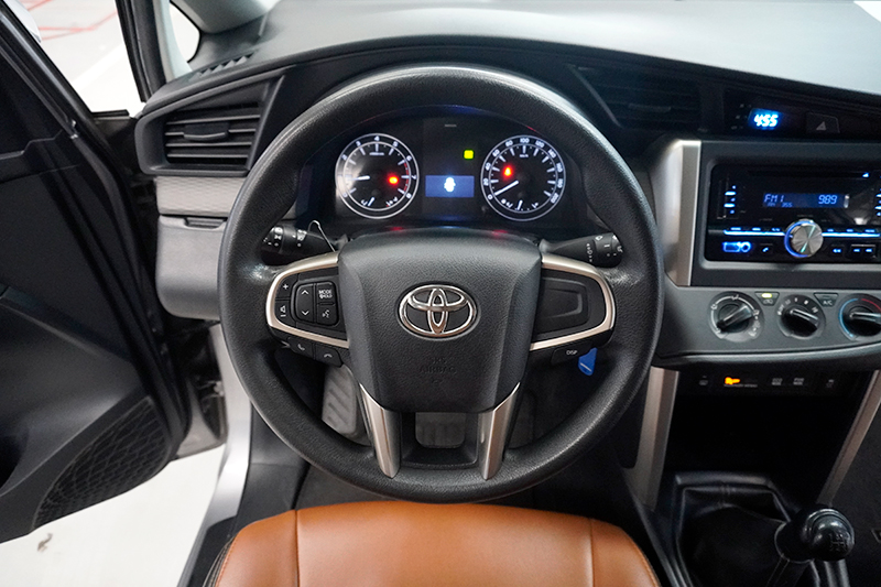 Toyota Innova E 2.0MT 2017 - 11